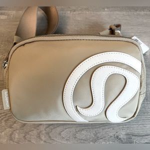 Lululemon 1L everywhere belt bag